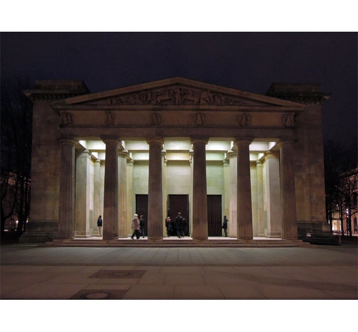 Berlin photo - Neue Wache Unter den Linden / New Guardhouse - war memorial at night - photo cult berlin