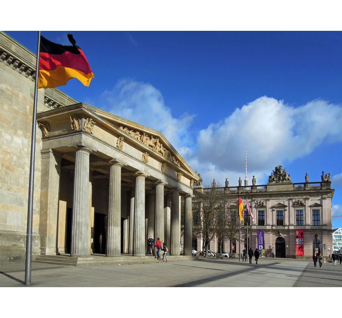 Berlin photo - Unter den Linden - Neue Wache / New Guardhouse - war memorial - photo cult berlin