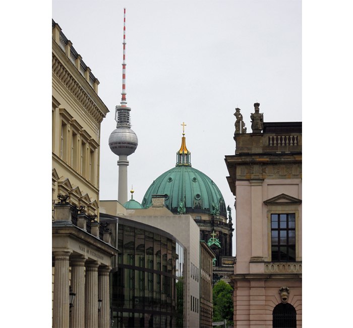 Berlin photo - Behind the German Historical Museum / Deutsches Historisches Museum Unter den Linden - photo cult berlin