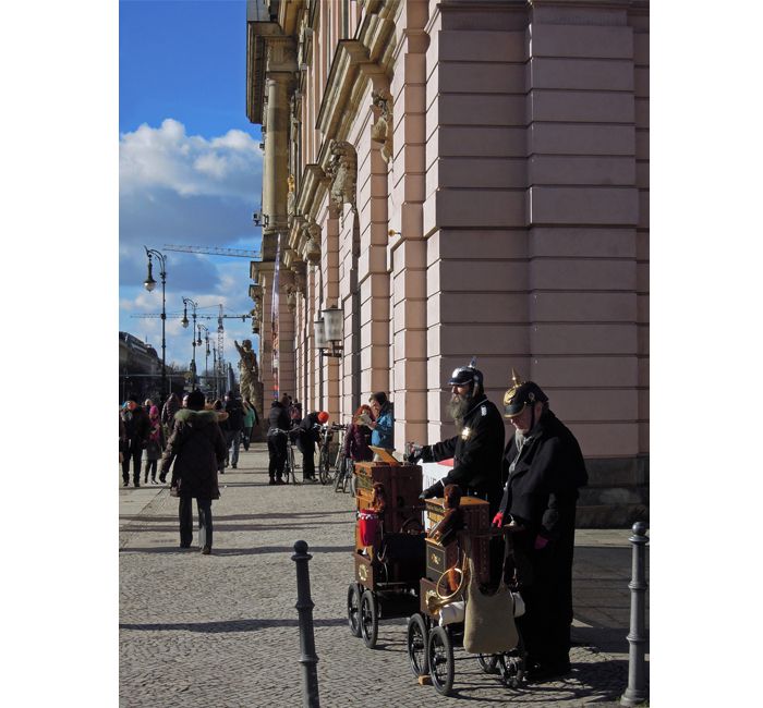 Berlin photo - At the German Historical Museum / Deutsches Historisches Museum Unter den Linden - photo cult berlin