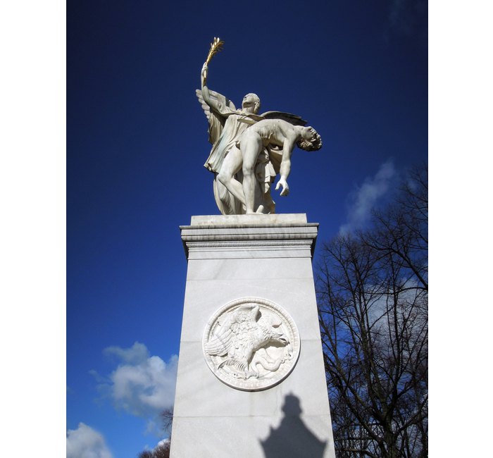 Berlin photo - Sculpture on the Palace Bridge - photo cult berlin