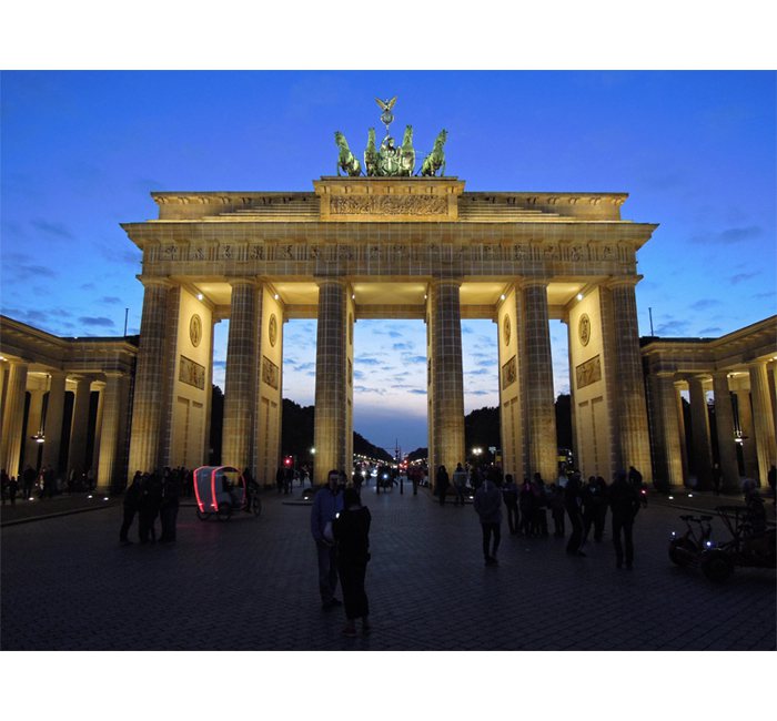 Berlin photo - Brandenburger Tor / Brandenburg Gate at the blue hour - photo cult berlin