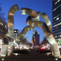Sculpture Berlin on Tauentzien at night - photo cult berlin