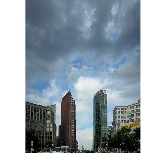 Berlin photo - Potsdamer Platz under a cloudy sky - photo cult berlin