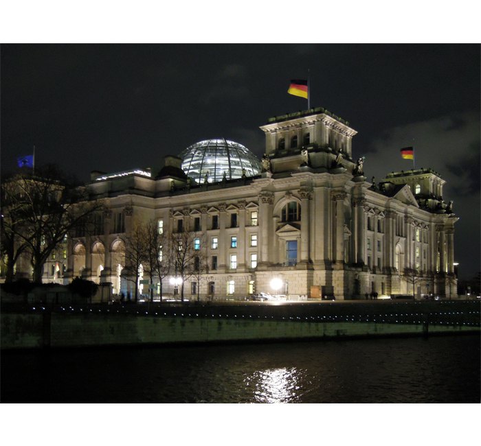 Berlin photo - Reichstag building at Spree on a winter day - photo cult berlin