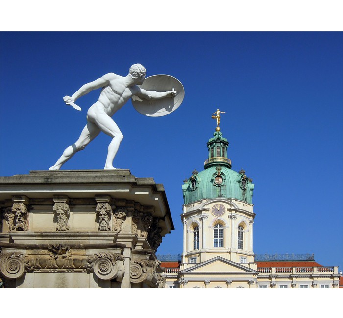 Berlin photo - At the main entrance of Charlottenburg Palace - photo cult berlin