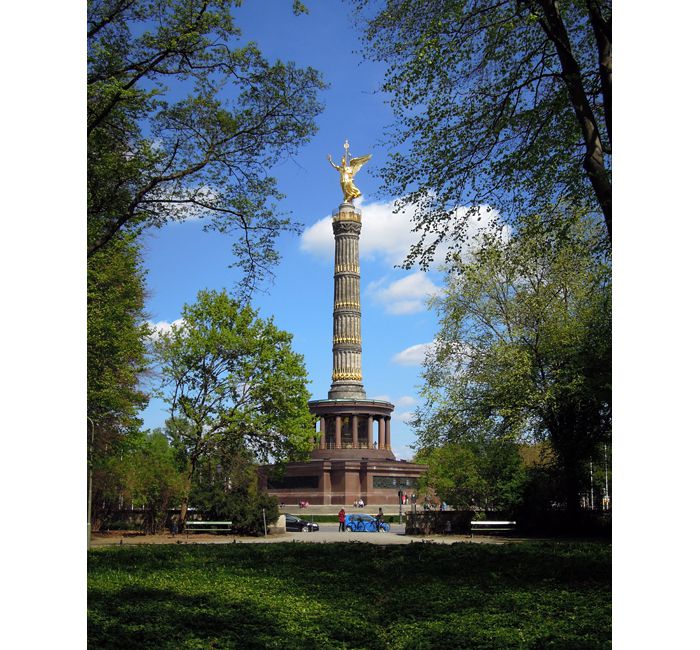 Berlin photo - Victory Column in the Tiergarten park in spring time - photo cult berlin